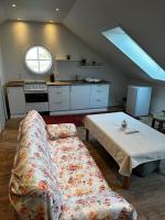 Mini lejlighed med køkken og adgang til badeværelse - B&B Helsinge