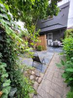 Downtown Toronto House Central 2BED 2BATH Subway Free Parking - B&B Toronto