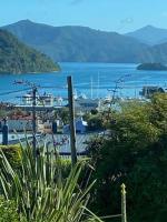 Sea-Renity Picton, Apt A - B&B Picton