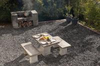Avemore Hidden Haven - wood fired hot tub and full Backup power - B&B Stellenbosch