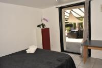 Appartamento con 2 Camere da Letto e Vista Piscina