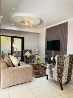 Townhouse on 6526 Boiketlo Street, Golfview - Ferienwohnung Mahikeng
