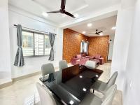 Modern 3BHK Apt for Big Groups & Family on EM Bypass - Bed and Breakfast Calcutta