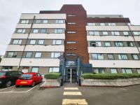 London Heathrow Apartment - Hayes & Harlington - Bed and Breakfast