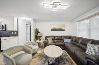 3Bd 2Ba House with Parking Laundry and Large Patio - B&B Largo