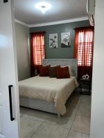 Charm at Silverbrook Kingston JA - Ferienwohnung Kingston