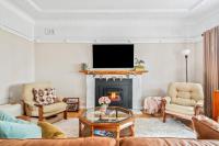 Deodar Cottage Amid Century Old Trees - B&B