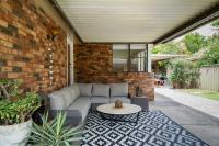 Oak Retreat Bliss by the Beach - Bed and Breakfast Waratah