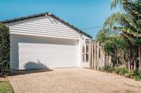 Prime location with pool - walk to Coolum Beach - B&B