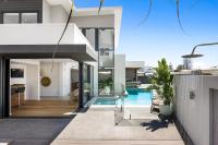 Pet friendly Luxury stay walk to beach - B&B Buddina