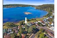 Charming Cottage by the Water Pet Friendly WoyWoy - Bed and Breakfast