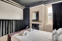 Mesmerising 3BR Home Cinema Room Spa Bath - B&B Sydney