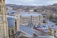 Chic Mill conversion beside Piece Hall & Eureka! - B&B Halifax