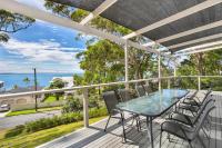 Sally Beach house with ocean views - B&B