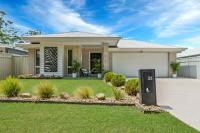Oscar's Broulee Beach Luxury Coastal Living - B&B
