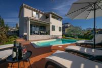 Villa Laura Krnica near Pula for 8 people - pet friendly with children playground - B&B