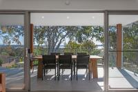 Perfect Beachhouse Lakes Surf at your Feet - B&B Budgewoi