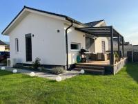 Moderny luxusny domcek s vyhladom na zamok - B&B