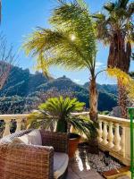 Maison conviviale à Fréjus avec piscine à débordement - Bed and Breakfast
