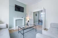 NEW! Stunning Home in Liverpool by 53 Degrees Property, Ideal for Large Groups & Business, Sleeps 10! - B&B