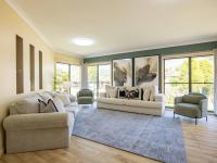 Bauhaus Design 5 Bedrooms Home at Carindale - B&B Brisbane