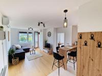 Apartment Queen, self check-in, free private garage parking - B&B Karlovac