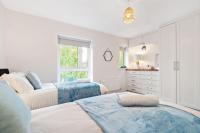 Luxury Ashford Home in secure neighbourhood with Free Parking - B&B Ashford