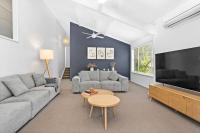 Pet friendly Seaside Family Escape, 11 Navala Ave - Air Con & Wi-Fi - B&B Nelson Bay