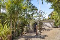 Beachside 4-Bed Retreat with Study Nook & Views - B&B