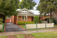 White Rabbit on Jones- central sophistication - B&B Albury