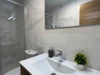 Appartamento con 2 Camere da Letto, Balcone e Vista mare