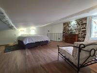 Zimmer mit Kingsize-Bett