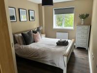 Contemporary 2 Bedroom En-suite Ground Floor Flat with Free Parking - B&B