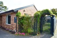 Sunny Garden Retreat - 3-BR Home near Mall, City & Airport - Chambres d'hôtes Christchurch
