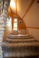 Large Cabin with Hot Tub