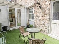 The Old Stables - Pet-Friendly Stay Near Ruthin Castle with Parking - B&B