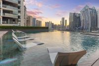 Waves - Stylish 13th-Floor Studio with Top-Notch Amenities - B&B Dubai
