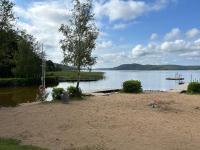 Lovely holiday house by a beautiful lake! - B&B Svenshögen