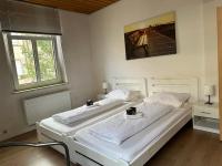 Camera Matrimoniale con Bagno in Comune 