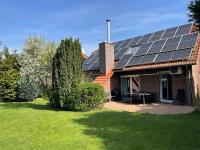 Modern House Gehrden auf 2 Etagen, Nice Garten, Barbecue, Contactless Check-in, free parking - Chambres d'hôtes Gehrden
