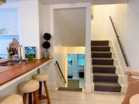 An authentic, rustic luxurious little single family home in Old Town. All yours. - B&B