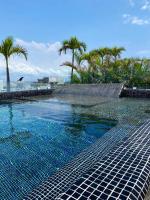 Deluxe One-Bedroom Apartment with Ocean View