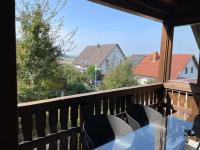 Appartio - Ferienwohnung "Dorfblick" Dachgeschoss - 6 Personen - Netflix - Waschmaschine - Bed and Breakfast Hofheim in Unterfranken