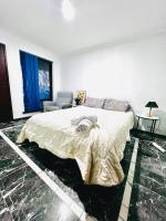 Affordable Beautiful Queen Bedroom Near City Swan River Fremantle University - Bed and Breakfast