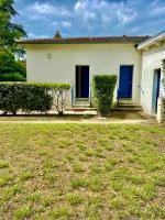 proche kedge et universitée appartement cosy avec parking ,cuisine équipée ,sdb et jardin - B&B