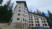 Apartment with Mountain View