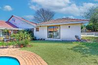 Large 1 bedroom cottage, 15 min from OR Tambo Airport, with backup power and water - B&B