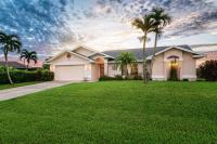 Pelican Paradise! Waterfront, BBQ, Heated Pool, King Bed, Luxury, Family Fun & More - B&B Cape Coral