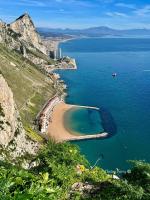 New! Gibraltar Beachfront Apartment, Sleeps 3 - B&B Gibilterra