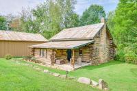 Handcrafted Log Cabin on 3 Acres 14 Mi to Canton - B&B